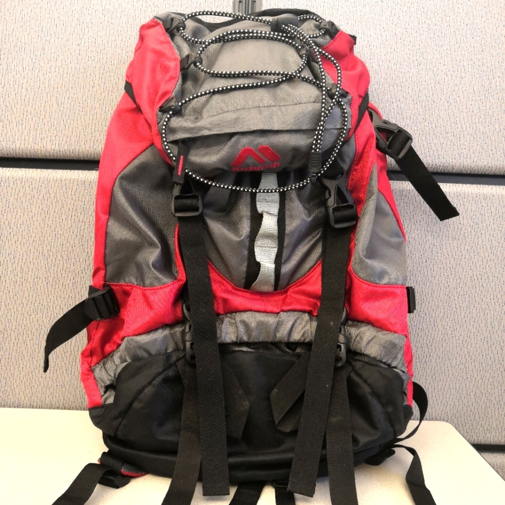 Season-proofed unisexual hiking backpack